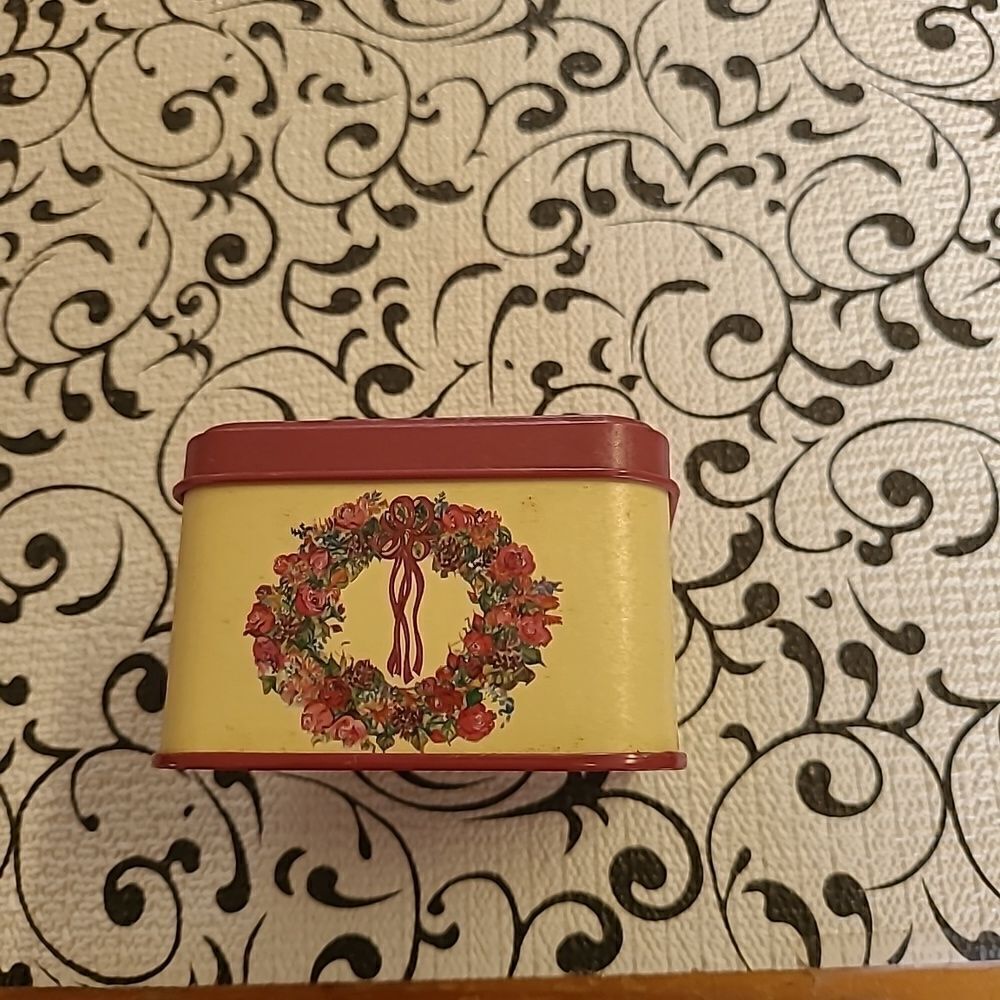 Potpourri Press Coaster Tin with 35 Coasters